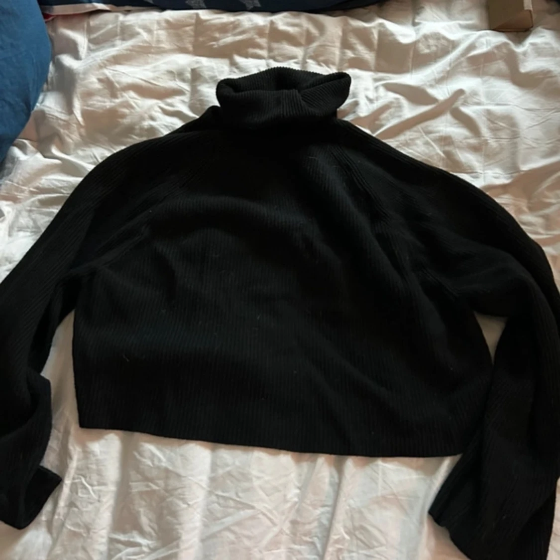 Svart ribbad polotröja från Bik Bok - 1