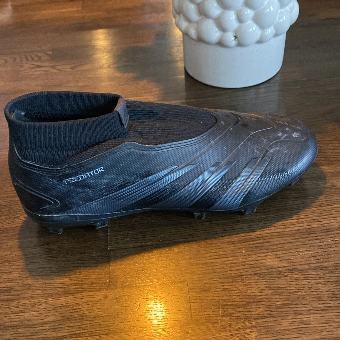 Svarta Adidas Predator fotbollsskor - 1