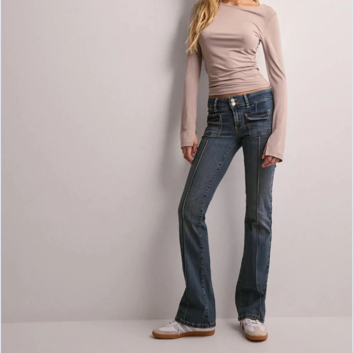 Blå bootcut jeans - 2