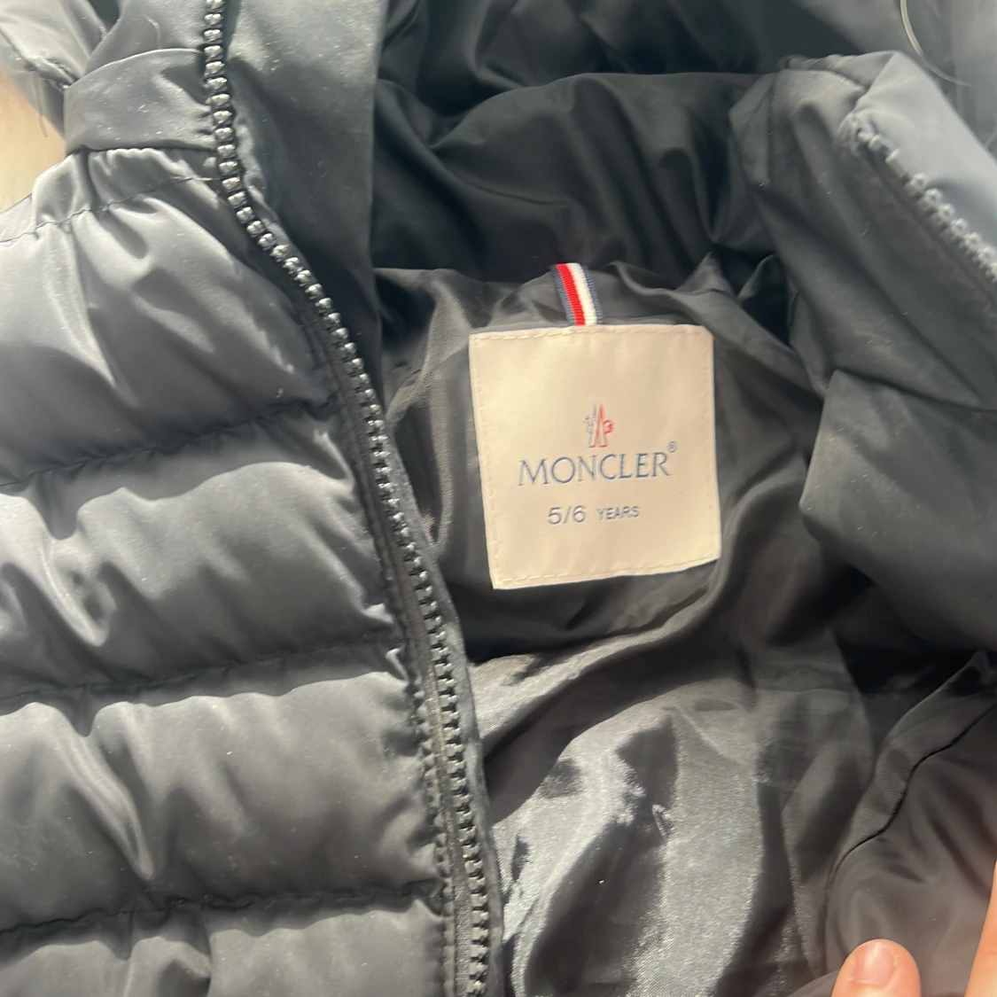 Svart dunjacka från Moncler - 2