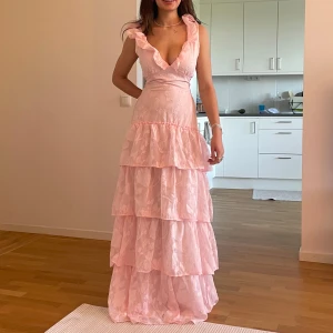 Balklänning - Säljer denna helt nya oanvända klänningen. Jätte fin och perfekt till att tillfällen❣️