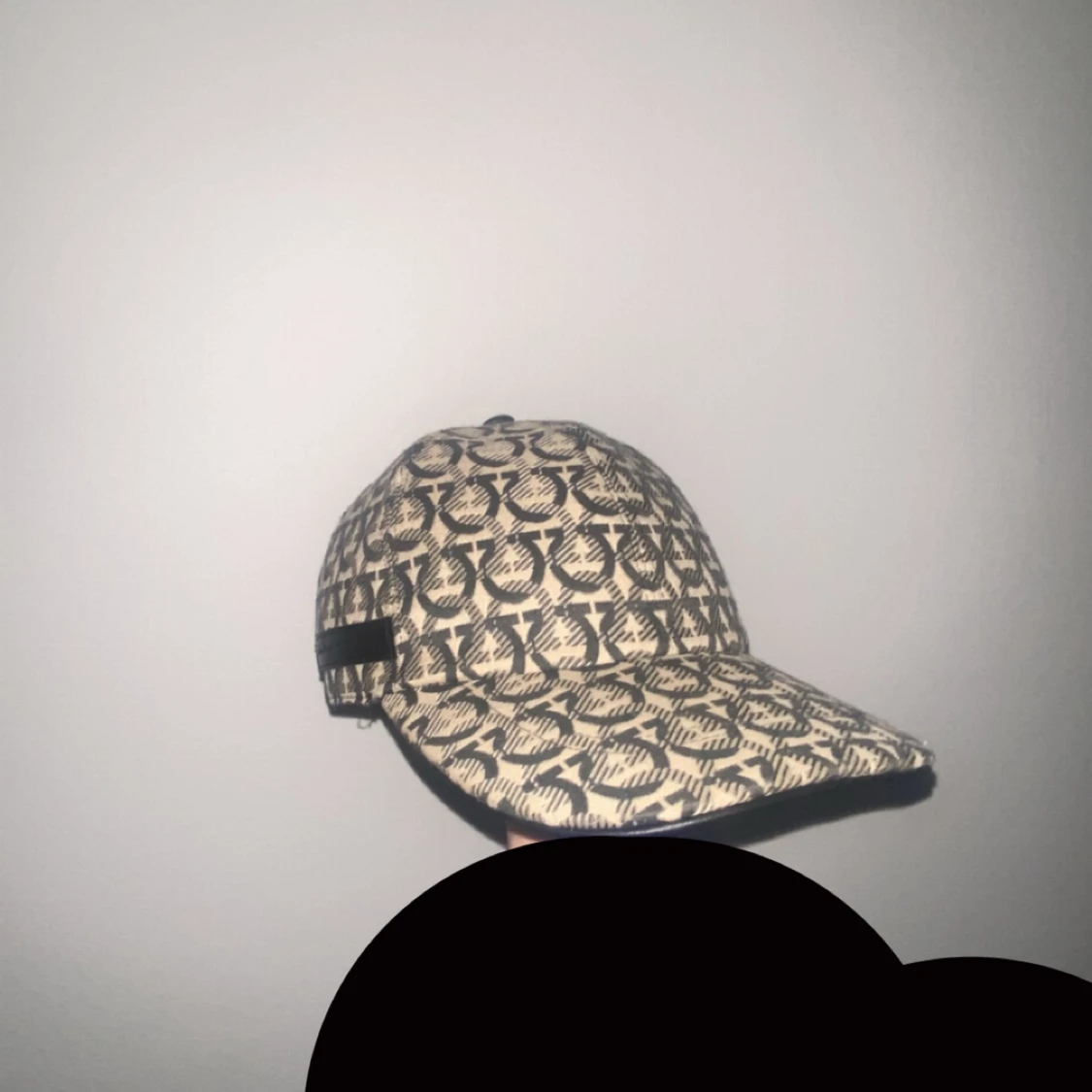 Beige och svart mönstrad keps från Ferragamo