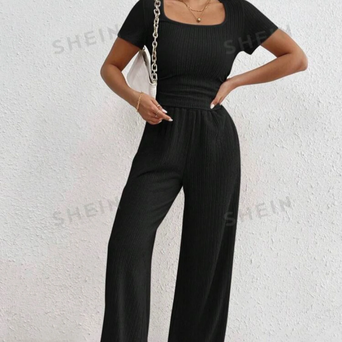 Svarta ribbade byxor med vida ben