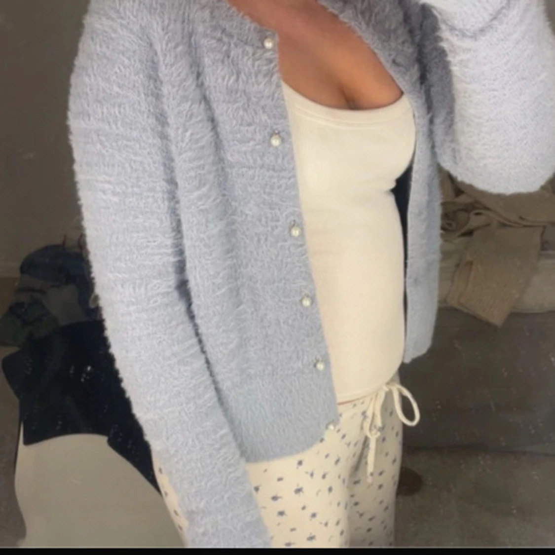 Ljusblå kofta med pärlknappar - 1