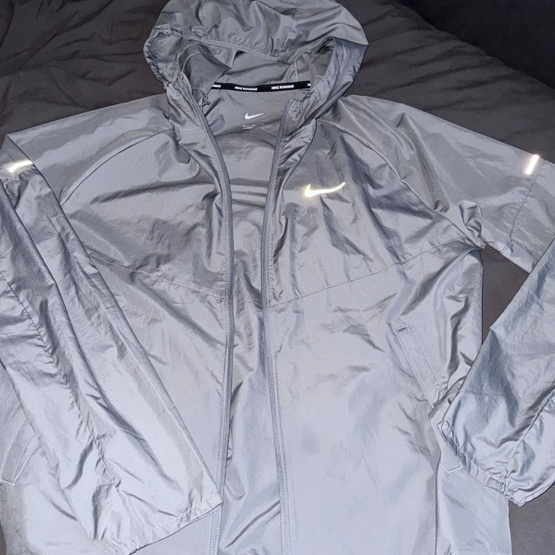 Nike miler jacka grå