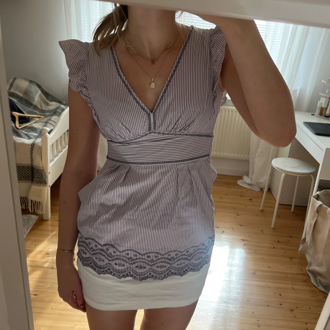 Blus med broderier - 1