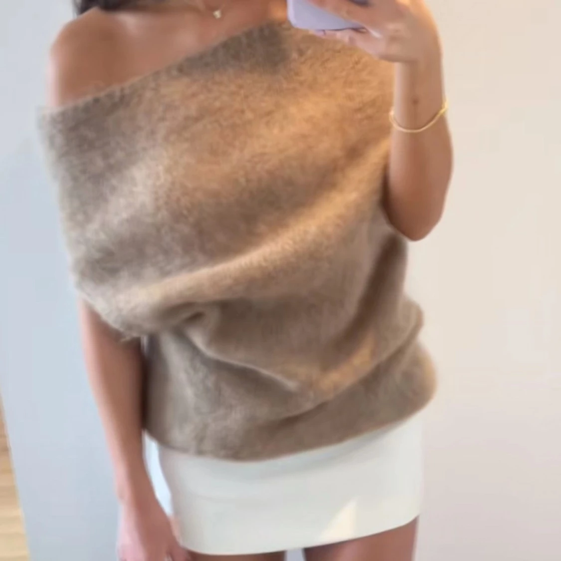 Stickad off shoulder  - 1