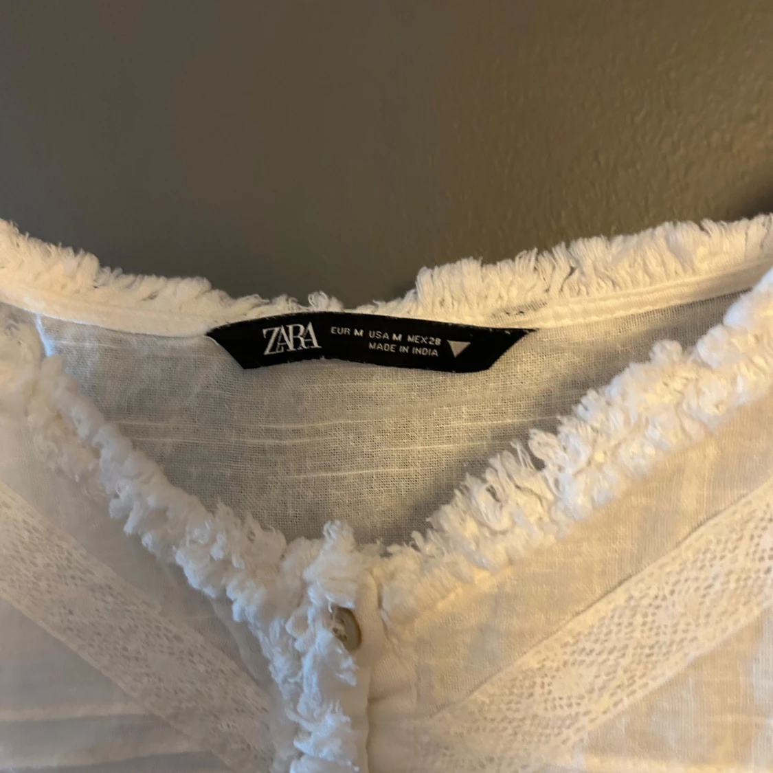 Vit spetsig linnetopp från Zara - 1