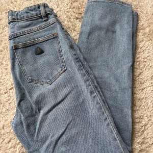 Abrand jeans - Jeans från Abrand. Modell: 94 High Slim. Storlek: W24