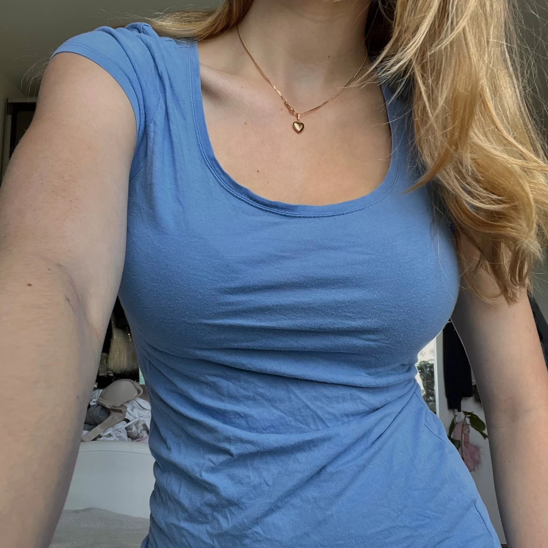 Blå tight t-shirt med rund urringning  - 4