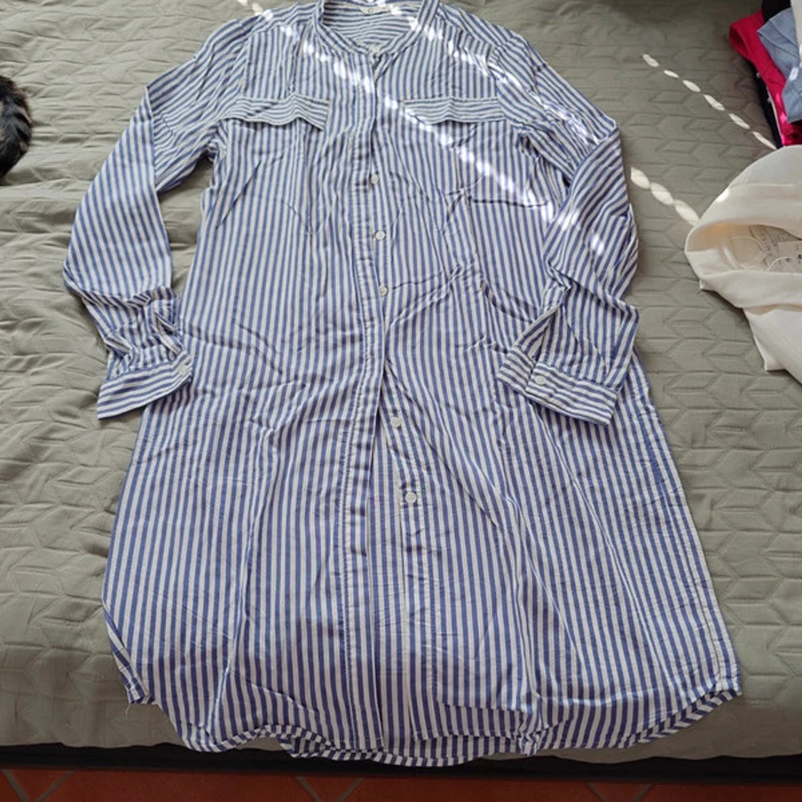 Blåvit randig lång skjorta från C - 2