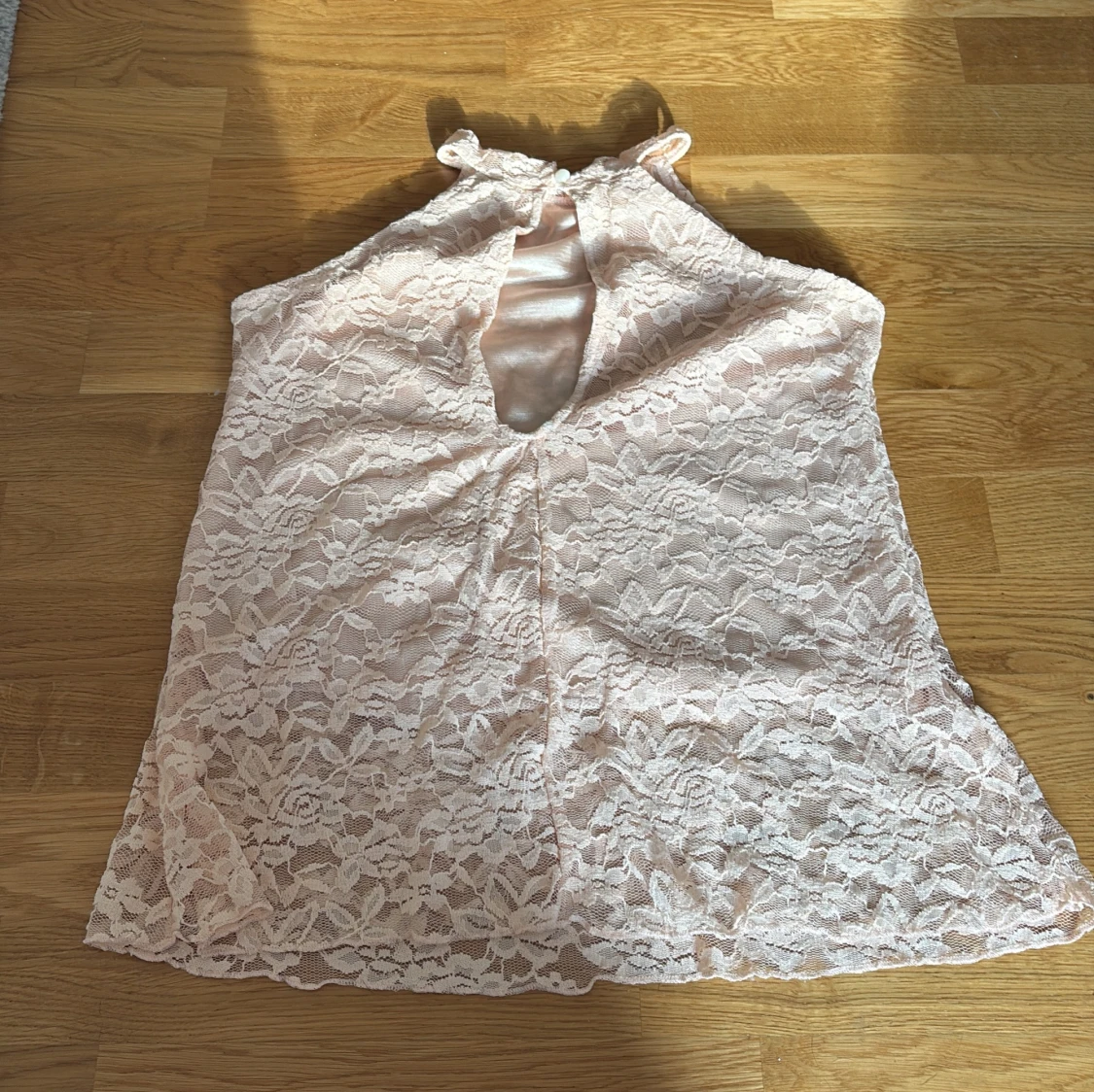 Ljusrosa tröja med öppen rygg - 1