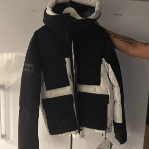 Sail Racing jacka - Säljer denna fina Sail racing jackan som är helt ny, då den är i fel storlek💕
