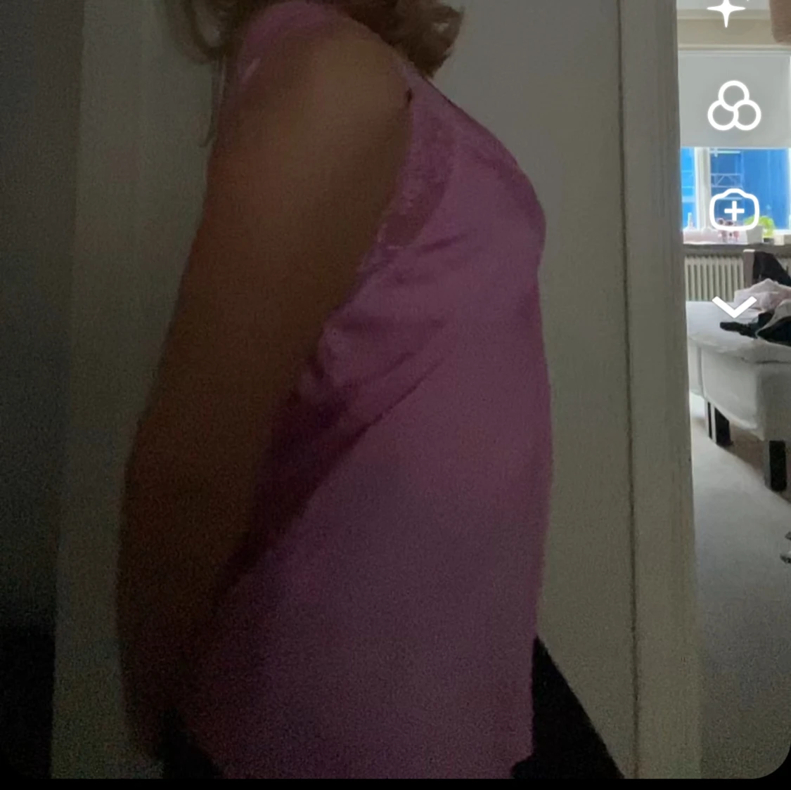 Rosa topp med spetsdetaljer - 1