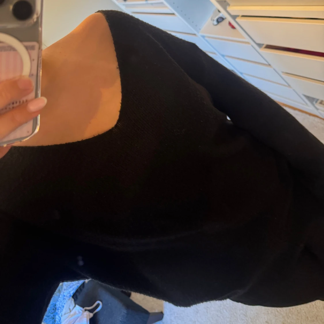 Svart stickad offshoulder-tröja - 2