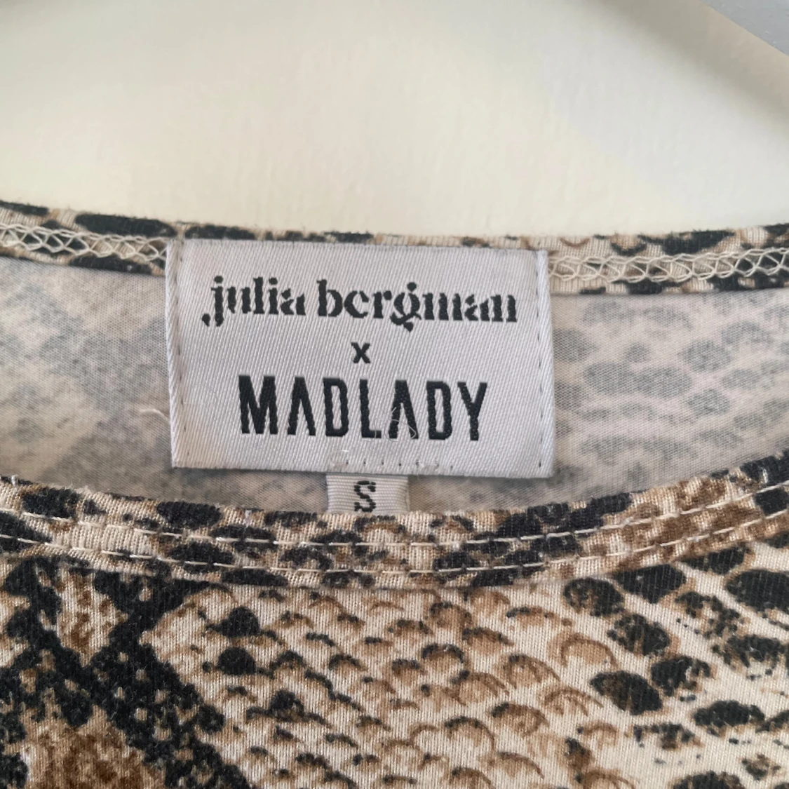 Snakeprint långärmad topp Madlady - 1