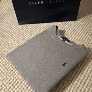 Ralph Lauren tröja - Ralph lauren tröja | skick: 8,5/10 | Size - L (14-16 år) | Nypris ca 1500kr | Mitt pris 399 | Hör av dig vid minsta fråga //CDL