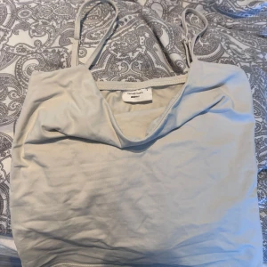 Topp shape - Shape topp i cremevit/ljusbeige