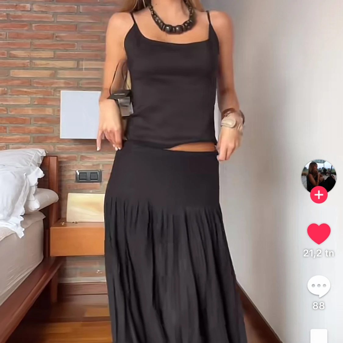 Svart långkjol med volang - 1