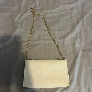 Vit väska  - Vit beige väska