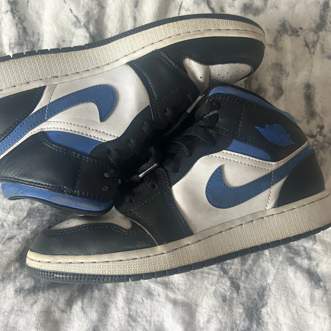 Nike Air Jordan 1 svart/blå sneakers
