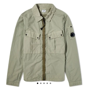 CP COMPANY OVERSHIRT - Hej! Säljer nu min cp company overshirt, Den är storlek L och är använd max 5 gånger. Svin bra kvalité samt passform/ Kvitto finns