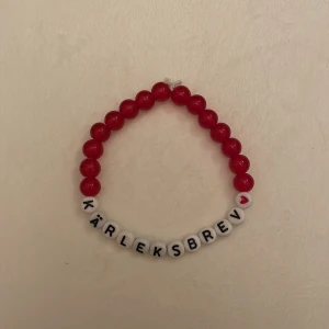 hov1 armband (kärleksbrev)  - Hov1 armband!! Kärleksbrev❤️💌finns massor av mer hov1 armband in och kolla på vårt konto på TikTok handmade.by.at 💞