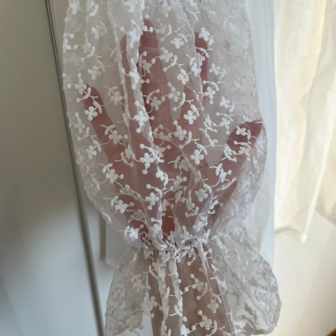 Vit klänning från Labelrail x Collyer Twins - 2