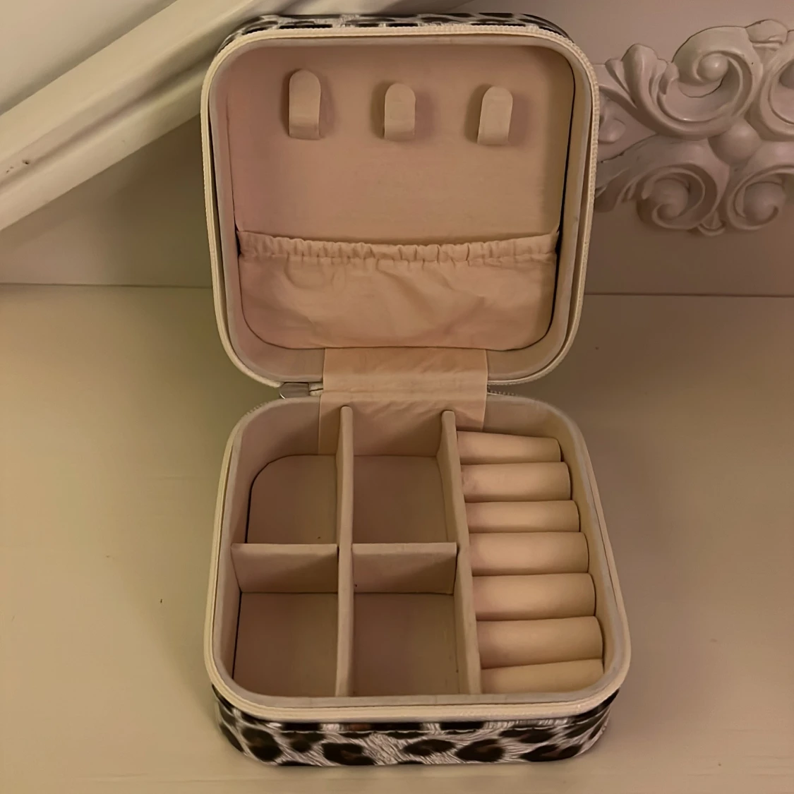 Leopardmönstrad smyckesask