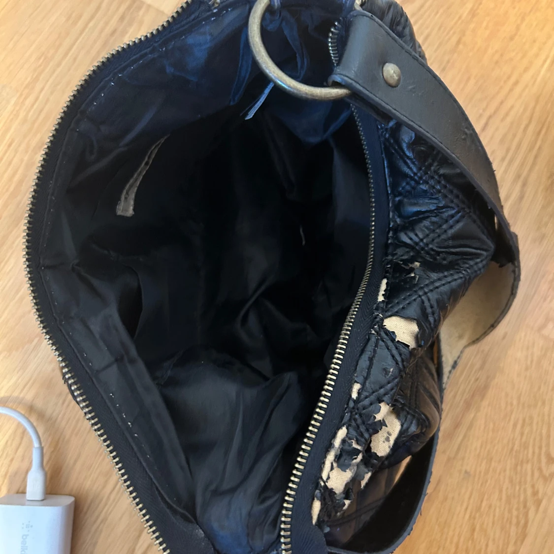 Svart quiltad axelväska - 2