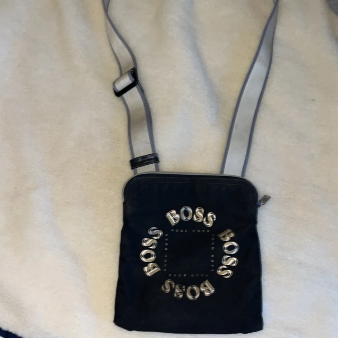 Svart axelväska från Boss - 1