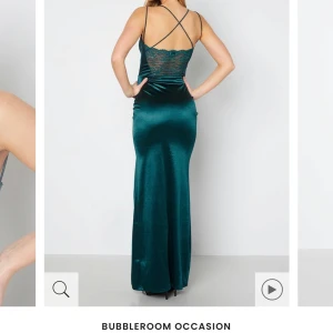 Grön balklänning  - Superfin balklänning ifrån bubbleroom, spetsrygg och lång slits. Storlek 36. Finns små defekter kom privat för att få bilder på der. Nypris 1099kr.