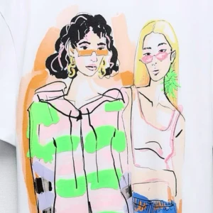 Vit t-shirt med färgglatt tryck - Snygg vit t-shirt med ett coolt och färgglatt tryck av två tecknade figurer. Perfekt för att ge din outfit en unik touch. Passar bra till jeans eller shorts för en avslappnad look.