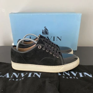 Lanvin skor - Tja! Säljer nu dessa riktigt feta lanvin skorna i mycket bra skick! Skorna är i uk 6-40/41! Två dustbags medföljer vid köp! Skriv vid frågor eller bilder!