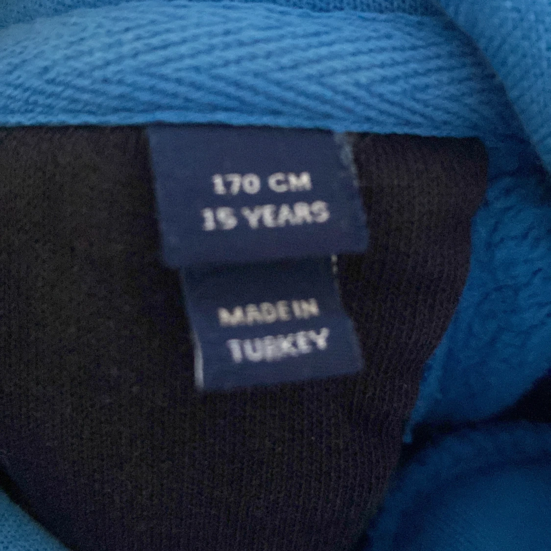 Blå hoodie från Gant jätte snyggt passa med allt - 2