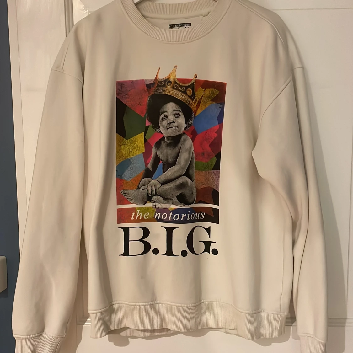 Vit sweatshirt med biggie tryck
