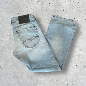 Replay jeans  - Replay Jeans av modellen Waitom Storlek: 31/32- Skicket pả jeansen är mycket bra - 10/10 - mitt pris: 499- Nypris: 1599kr.