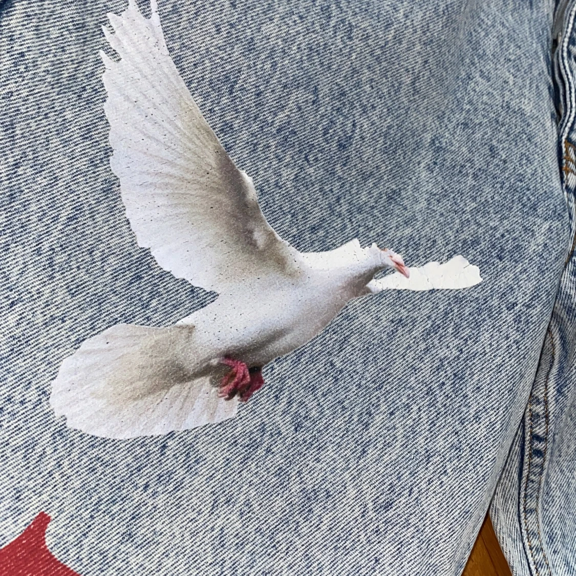 Ljusblå jeans med tryck från boohooMAN - 4