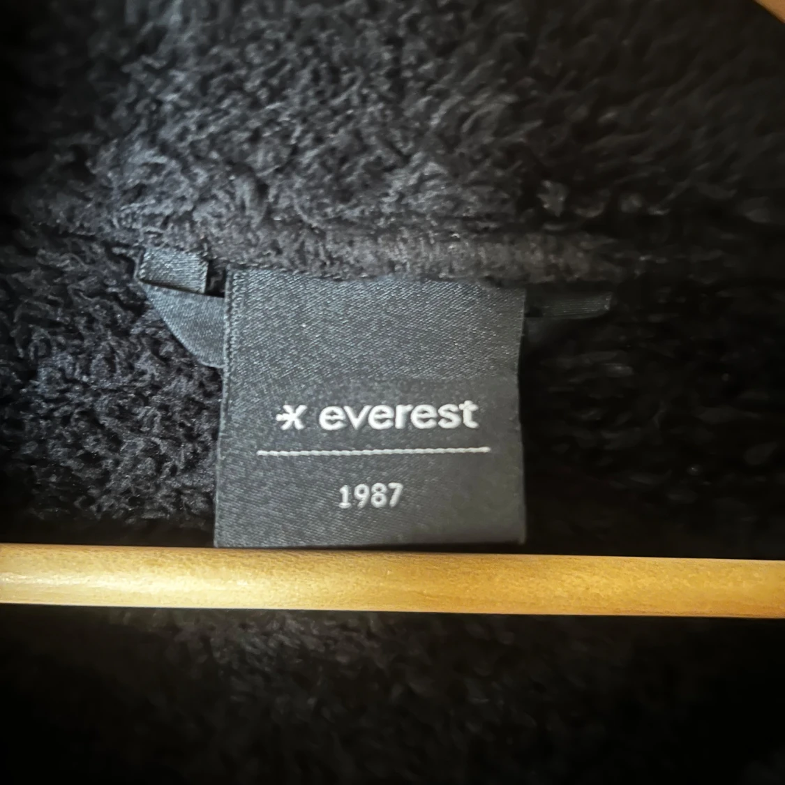 Svart teddyjacka från Everest - 1