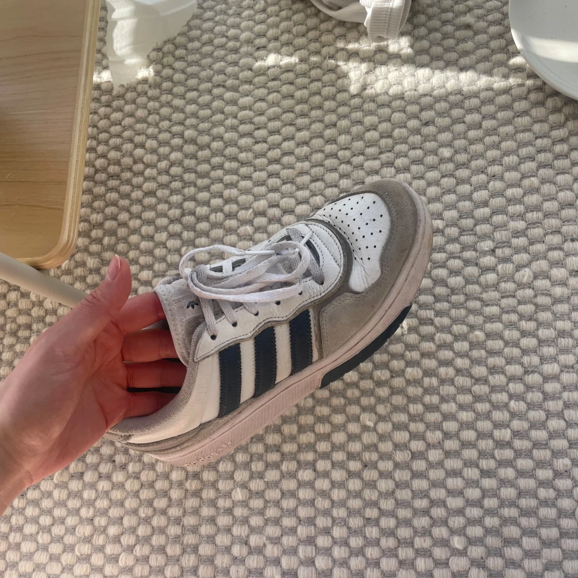 Adidas sneakers med blå ränder - 3
