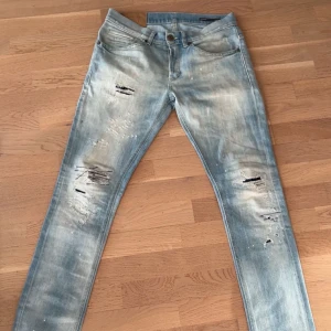 Dondup jeans - Sjukt snygga dondup jeans i storlek 30 