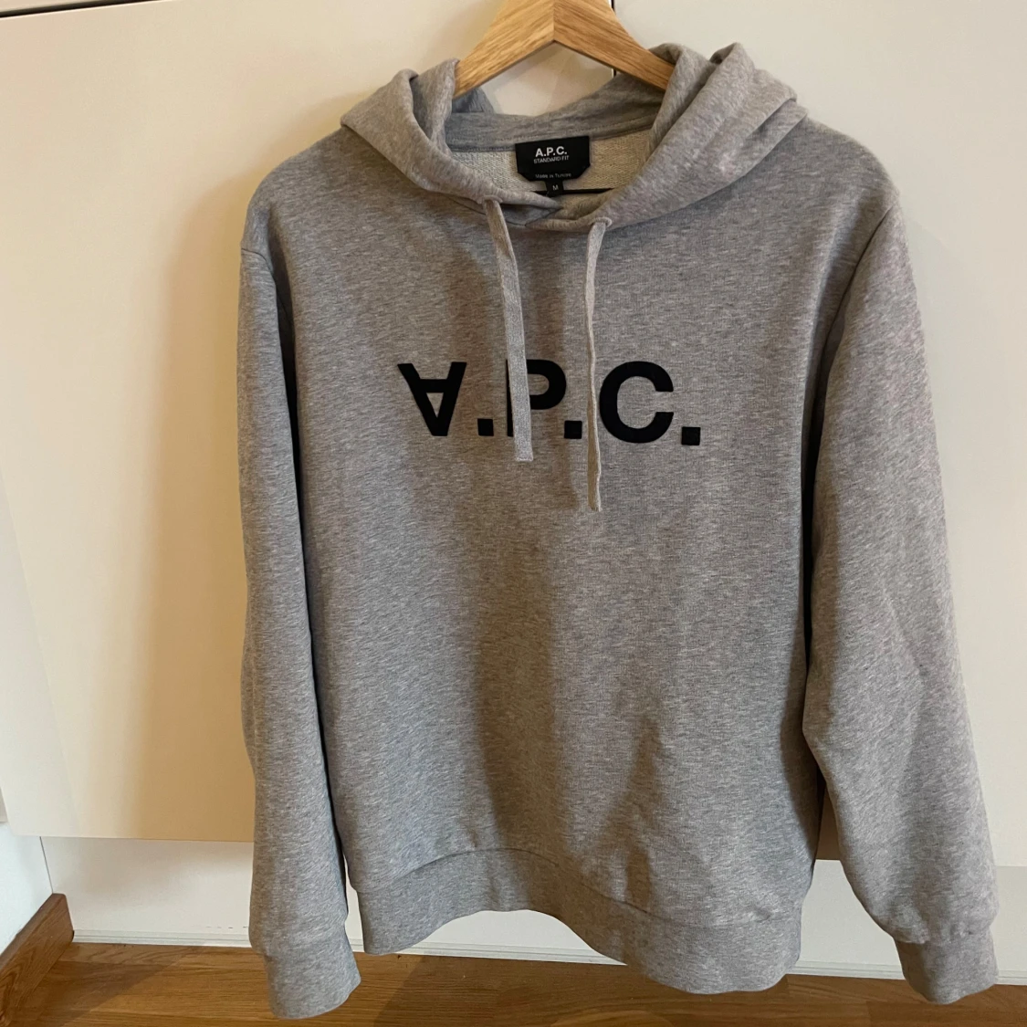 Grå hoodie från A.P.C. - 1