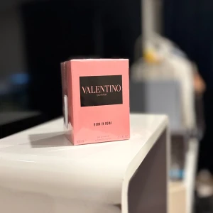 VALENTINO BORN IN ROMA - Valentino born in Roma Donna 100ml parfym helt ny i förpackning.
