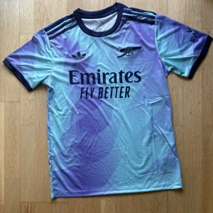 Arsenal 24/25 tredje tröja🟪 - Ingen titel i år igen. Köp en dig en tröja istället!🌠