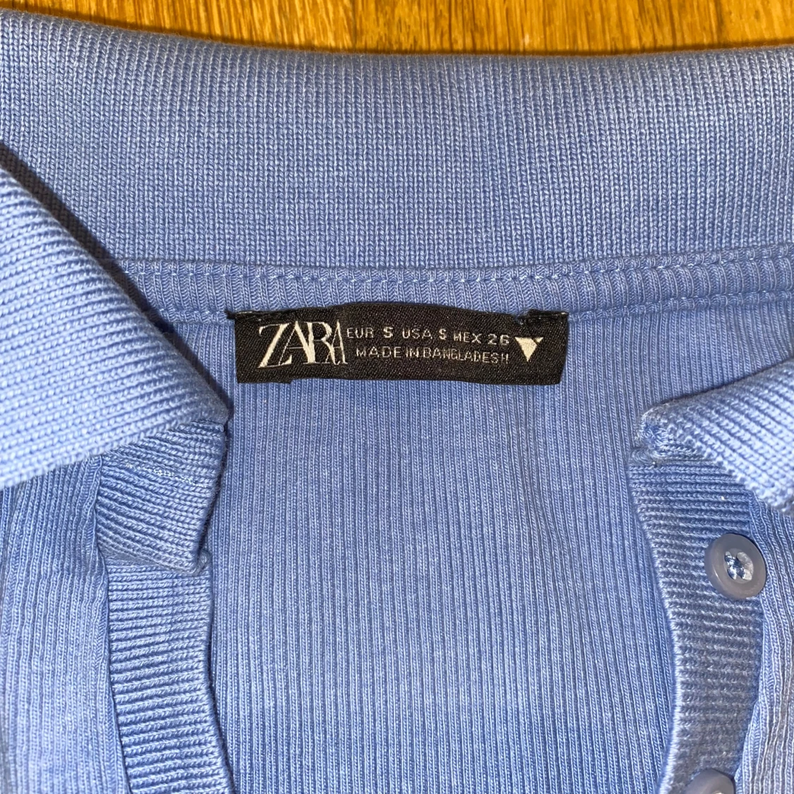 Blå croppad polotopp från Zara - 2