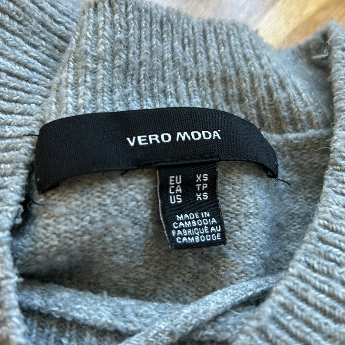 Grå stickad tröja från Vero Moda - 1