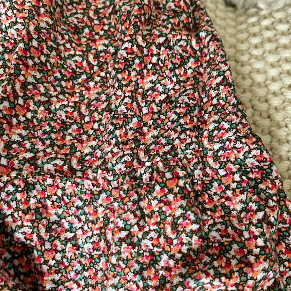 Blommig kort sommarklänning - 3