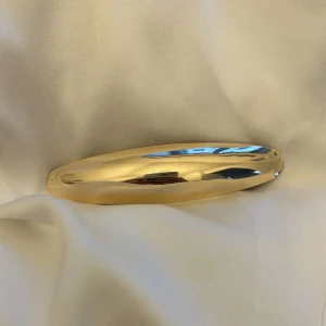 MixClipx - Cornelia  - Guldig oval MixClipx💖✨ (clips på baksidan) ca 10 cm