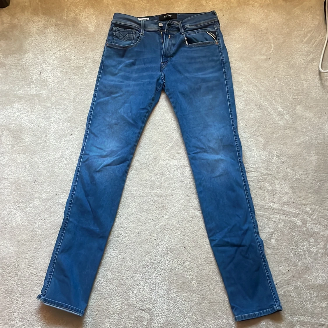 Blå slim fit jeans