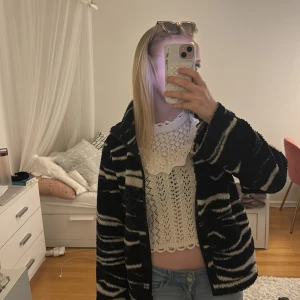 Zebra mönster H&M teddyjacka - Storlek S och har inga hål/defekter💗🥰